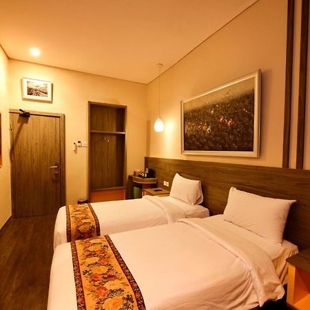 Super 8 By Wyndham Solo Hotel Luaran gambar